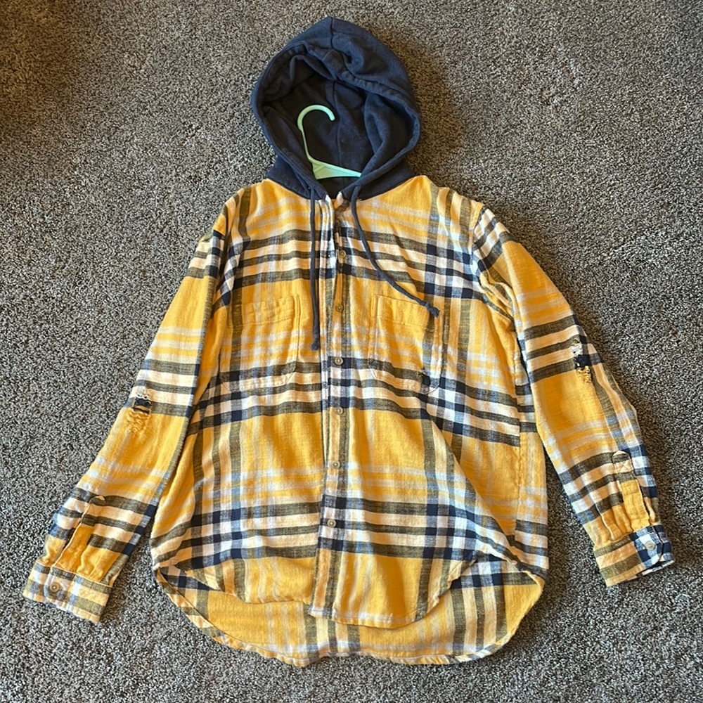 American eagle flannel hoodie. Women’s size small. Yellow, blue, and white.